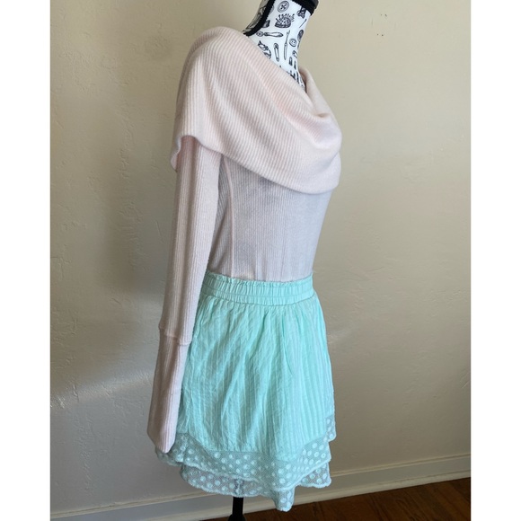 Elegant Off-Shoulder Ribbed Knit Top - Picture 5 of 10